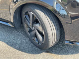 スタイリッシュな純正アルミホイール 205/50R17★