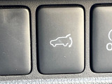 【パワーバックドア】スマートキーや運転席のボタンを押すだけでリアゲートが自動で開閉します!荷物を持っている時や、高い位置にあるバックドアを閉める際に便利な機能です♪