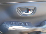 <パワーウィンドウ>運転席で全座席の窓をラクラク操作!元気なお子様やワンちゃんのイタズラも防いでいただけますよ!