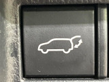 【パワーバックドア】スマートキーや運転席のボタンを押すだけでリアゲートが自動で開閉します!荷物を持っている時や、高い位置にあるバックドアを閉める際に便利な機能です♪