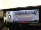 パノラミックビューモニター付きです。車両を上から見たような映像をディスプレイオーディオ画面に表示。運転席からの目視だけでは見にくい、車両周辺の状況をリアルタイムでしっかり確認できます。