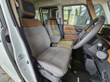 運転席は視認性や操作性を重視したつくりで、どなたでも扱いやすく快適にお乗りいただけます。清掃を行い、安心してご覧いただける状態で展示しております。