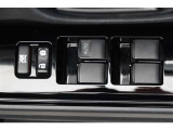 スイッチ一つで窓を開け閉めできるパワーウィンドウスイッチです。