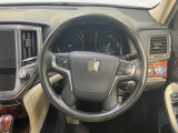 【純正革巻きステアリング】上質な革を使用することで、手にしっかり馴染みとても運転しやすいハンドルです♪