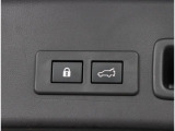 パワーリヤゲートを搭載しておりますので、ワンタッチでリヤゲートの開閉が楽々!