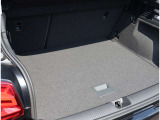 Audi正規ディーラーが高品質をお約束。高度な訓練・教育を受けたAudi専任メカニックが、100項目にもおよぶ精密な点検を実施いたします。すべてをクリアしたAudi車だけが、あなたのお手元に届けられるのです。