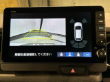 リバースギアに入れるだけで後方の表示へ切り替わります。夜間や雨の日の駐車も楽になりますよ。