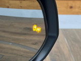 【ブラインドスポットモニター】走行中、ドアミラーの死角になりやすい箇所に後続車が接近するとサイドミラーのレンズに警告を表示!ドライバーに注意喚起をしてくれます。