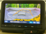 【バックカメラ】駐車時に後方がリアルタイム映像で確認できます。大型商業施設や立体駐車場での駐車時や、夜間のバック時に大活躍!運転スキルに関わらず、今や必須となった装備のひとつです!