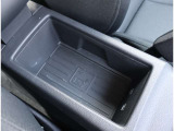 Audi正規ディーラーが高品質をお約束。高度な訓練・教育を受けたAudi専任メカニックが、100項目にもおよぶ精密な点検を実施いたします。すべてをクリアしたAudi車だけが、あなたのお手元に届けられるのです。