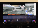 【トヨタ チームメイト[アドバンスト パーク]】ハンドル・アクセル・ブレーキ全操作を車が支援するため安心して駐車できます。障害物を検知した場合には警報を鳴らし、ブレーキ制御を行うことで接触回避を支援。