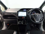 見通しのよいすっきりとした視界で、誰でも運転しやすいです。運転のしやすさは疲れにくさにも繋がりますよ♪