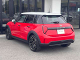 【ゴーカートフィーリング】入り組んだ細い街中でも何のストレスもなく走るMINIはまるでゴーカートに乗っているかのような乗り味で非常に特徴的で唯一無二です!!