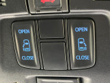 【両側パワースライドドア】スマートキーや運転席のスイッチで後席両側スライドドアの開閉が可能♪電動だから力を入れてドアを開ける必要が無く、小さなお子様でも簡単に開け閉めでき快適です♪