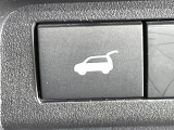 【パワーバックドア】スマートキーや運転席のボタンを押すだけでリアゲートが自動で開閉します!荷物を持っている時や、高い位置にあるバックドアを閉める際に便利な機能です♪