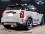 MINIのお車は、&ldquo;駆け抜ける歓び&rdquo;を体現しております。走行の安定性とコーナリングの良さを追求し、思い通りにハンドルの操作可能です。