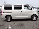 ご来店のご予約で悪天候でも室内にて現車確認可能 雨でも雪でもご安心ください