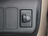 人や荷物を満載しても、対向車や先行車に迷惑をかけない、室内からヘッドライトの光軸を調整できます。