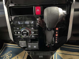 オートエアコン♪お好みの温度に設定するだけで車内を快適空間にしてくれますよ♪