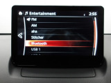 Bluetoothに接続することで、スマートフォンに入っている音楽アプリを車内で楽しめたり、通話が出来ます♪