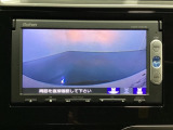 ギヤをR(バック)に入れるとナビの画面に後ろの映像が映るリアカメラ付です。後退時、コンディションが悪い視界でもカラーバックモニターがドライバーをサポートします。