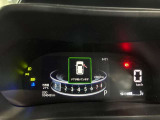 視認性に優れたメーターを採用しており、走行中でも車速や情報が分かりやすく表示されます。運転時の視線移動をむりのない範囲に抑え、快適で安心感のあるドライブをサポートします。