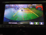 バックカメラの画像です。ガイドラインがスムースな車庫入れをサポートいたします。車庫入れの安心感がアップしますね。
