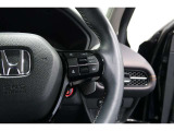 Hondaセンシングの機能のひとつ、アダプティブクルーズコントロール付!アクセルから足を離しても設定したスピードと前車との車間を保ち走行してくれます!車線維持もアシスト☆高速道路で疲労軽減ですね☆