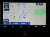 純正ナビを装備。タッチパネル式で使いやすく、お出かけもラクラクです。