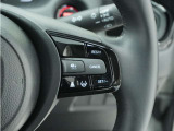◆アダプティブクルーズコントロール◆予め設定した車速内でクルマが自動的に加減速。前走車との適切な車間距離を維持しながら追従走行します。【LKAS】車線維持支援システムでステアリング操作を支援。