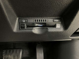 高速道路で便利な【ETC2.0】を装備しています。光ビーコン搭載で渋滞情報などナビゲーションと連動することで機能も充実いたします。他、観光施設に立ち寄るための高速料金割引サービス等もございます。