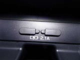 【USB給電】今では当たり前のUSB給電ソケットがついております。 スマホやデジカメなど出先や災害時の充電も可能です♪