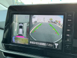 アラウンドビューモニターは、まるで上空から見たような映像で駐車をサポート!苦手な駐車も心強いですね!