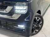 【LEDヘッドライト】悪天候や夜間走行時も良好な視界を確保し安心して運転できる高輝度LEDヘッドライトを装備!点灯速度が早く、消費電力も抑えられています。