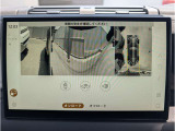 360&deg;サラウンドカメラ】全周囲のカメラを繋ぎ合わせ上からのアングルを画面上に映し出します。見やすい為バックも安全に運転できます。