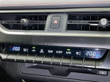 左右独立温度コントロールフルオートエアコンです。運転席、助手席それぞれで独立して温度設定ができます。冷え性の方が乗っても安心ですね♪