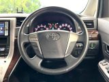 インテリアに合わせたデザインのステアリングは、運転される方のことも考え、運転しやすい形状、大きさです。是非一度、実際に触ってお確かめください。