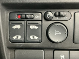 狭い所でも乗り降り楽々な両側電動スライドドアです!簡単にドアの開閉が出来る為女性やお年寄りにも優しく、荷物で手が塞がった時なども大変便利です!室内からミラーの開閉が可能な電動格納ミラーです!