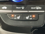 運転席と助手席にはシートヒーターが付いています☆寒い時期に腰周りを温めてくれるので体全体が温まりやすいのは勿論、暖房と違い顔に風が当たらないので、乾燥肌やドライアイの方でも大丈夫☆