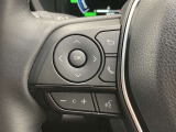 運転中、オーディオの操作をしてて、ハッとしたことはありませんか?ステアリングスイッチは、運転中でもハンドルでオーディオの操作が可能です。安全なドライブをサポートします。