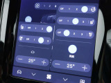 ベンチレーションヒーターマッサージ機能付フロントシートは3段階で調節できます。ステアリングホイールも3段階で調節できます。