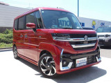 車体色は、フェニックスレッドパールです。