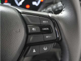 ◆アダプティブクルーズコントロール◆予め設定した車速内でクルマが自動的に加減速。前走車との適切な車間距離を維持しながら追従走行します。【LKAS】車線維持支援システムでステアリング操作を支援。