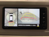 パノラマモニター対応純正ナビ装着用アップグレードパックは車両の前後左右に搭載した4つのカメラにより、クルマを真上から見ているような映像を表示。運転席から確認しにくい車両周囲の状況を把握できます。