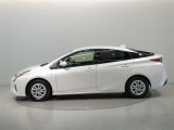 室内外はもちろん、シートを外してニオイの元となるフロアカーペットまで消臭・除菌を実施。中古車を気持ちよくお乗りいただけるクリーニングサービスです。詳細は販売店スタッフまでおたずねください。