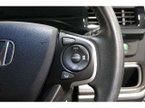 Hondaセンシングの機能のひとつ、アダプティブクルーズコントロール付!アクセルから足を離しても設定したスピードと前車との車間を保ち走行してくれます!車線維持もアシスト☆高速道路で疲労軽減ですね☆