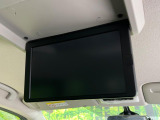 【フリップダウンモニター】大画面モニターで後席でもエンタメをお楽しみいただけます。小さなお子様にも大人気の装備です♪