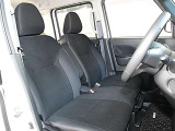 運転席まわりです。実際に座ってみて乗り心地を体感してみて下さい。