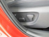 パワーシート搭載。微妙な調整が手軽にでき、ピッタリのポジションで運転することが可能です。