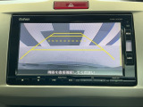 バックカメラ付きで後方の確認も安心です!スムーズな駐車・車庫入れをサポートいたします!